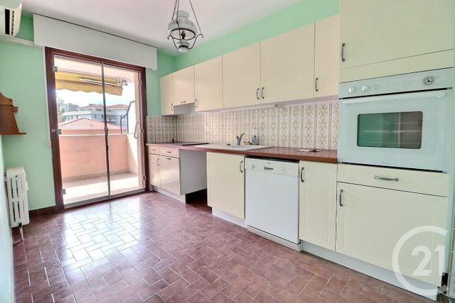 Appartement T4 à vendre - 4 pièces - 85.0 m2 - ST RAPHAEL - 83 - PROVENCE-ALPES-COTE-D-AZUR - Century 21 Sud Habitat Appartement T4 à vendre - 4 pièces - 85.0 m2 - ST RAPHAEL - 83 - PROVENCE-ALPES-COTE-D-AZUR - Century 21 Sud Habitat