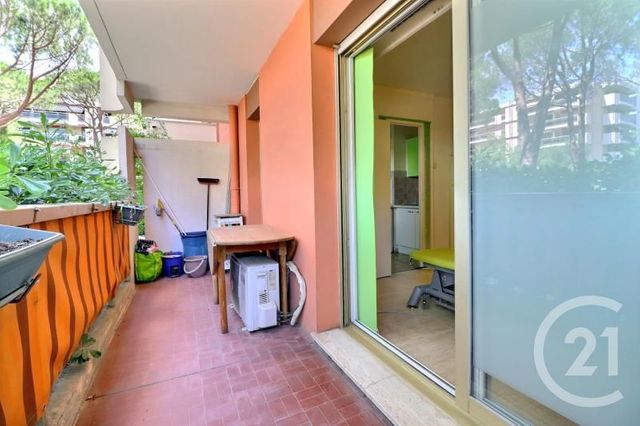 Appartement F1 à vendre - 1 pièce - 30.25 m2 - ST RAPHAEL - 83 - PROVENCE-ALPES-COTE-D-AZUR - Century 21 Sud Habitat Appartement F1 à vendre - 1 pièce - 30.25 m2 - ST RAPHAEL - 83 - PROVENCE-ALPES-COTE-D-AZUR - Century 21 Sud Habitat