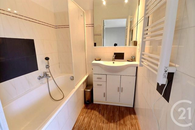 Afficher la photo en grand Appartement F1 à vendre - 1 pièce - 26.0 m2 - ST RAPHAEL - 83 - PROVENCE-ALPES-COTE-D-AZUR - Century 21 Sud Habitat