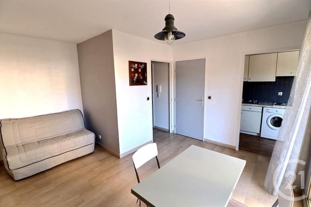 Afficher la photo en grand Appartement F1 à vendre - 1 pièce - 26.0 m2 - ST RAPHAEL - 83 - PROVENCE-ALPES-COTE-D-AZUR - Century 21 Sud Habitat