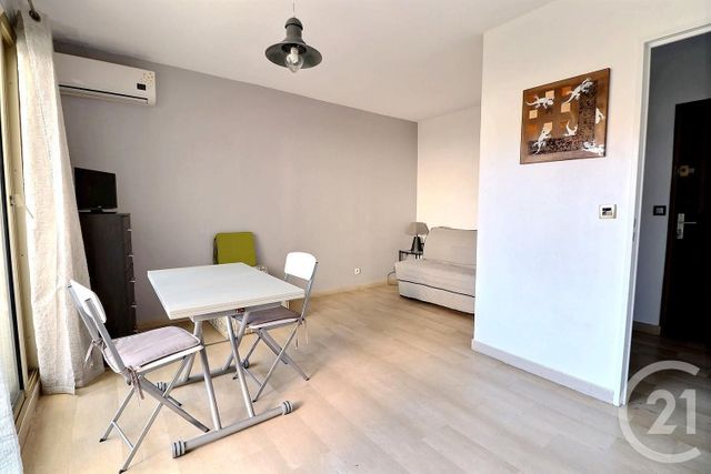 Afficher la photo en grand Appartement F1 à vendre - 1 pièce - 26.0 m2 - ST RAPHAEL - 83 - PROVENCE-ALPES-COTE-D-AZUR - Century 21 Sud Habitat