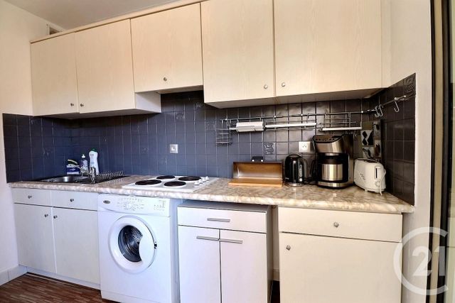 Afficher la photo en grand Appartement F1 à vendre - 1 pièce - 26.0 m2 - ST RAPHAEL - 83 - PROVENCE-ALPES-COTE-D-AZUR - Century 21 Sud Habitat
