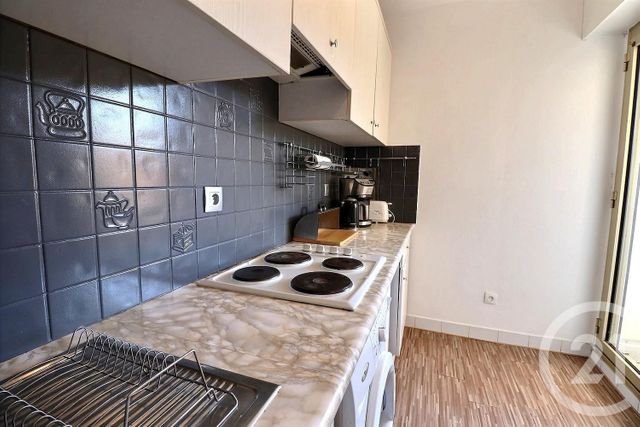 Afficher la photo en grand Appartement F1 à vendre - 1 pièce - 26.0 m2 - ST RAPHAEL - 83 - PROVENCE-ALPES-COTE-D-AZUR - Century 21 Sud Habitat