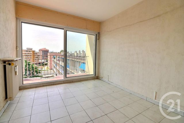 Afficher la photo en grand Appartement T2 à vendre - 2 pièces - 40.38 m2 - FREJUS - 83 - PROVENCE-ALPES-COTE-D-AZUR - Century 21 Sud Habitat