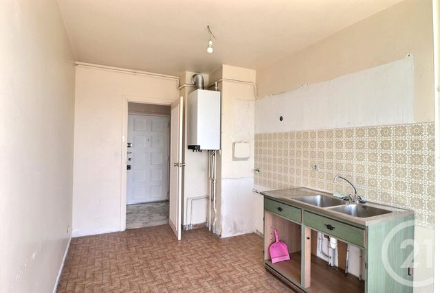 Afficher la photo en grand Appartement T2 à vendre - 2 pièces - 55.0 m2 - ST RAPHAEL - 83 - PROVENCE-ALPES-COTE-D-AZUR - Century 21 Sud Habitat