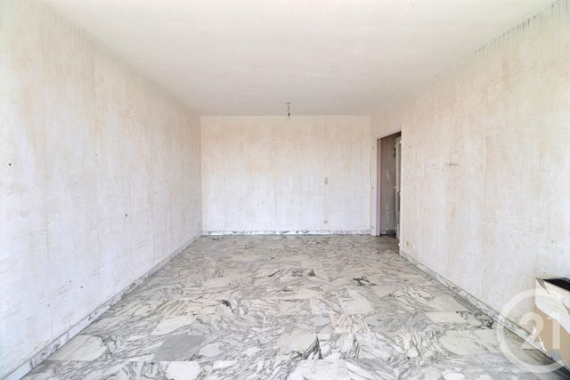 Afficher la photo en grand Appartement T2 à vendre - 2 pièces - 55.0 m2 - ST RAPHAEL - 83 - PROVENCE-ALPES-COTE-D-AZUR - Century 21 Sud Habitat