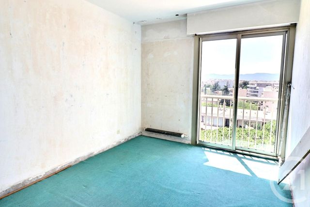 Afficher la photo en grand Appartement T2 à vendre - 2 pièces - 55.0 m2 - ST RAPHAEL - 83 - PROVENCE-ALPES-COTE-D-AZUR - Century 21 Sud Habitat