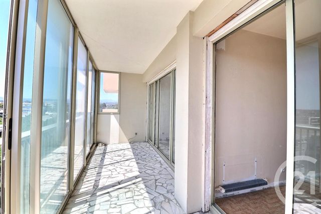 Afficher la photo en grand Appartement T2 à vendre - 2 pièces - 55.0 m2 - ST RAPHAEL - 83 - PROVENCE-ALPES-COTE-D-AZUR - Century 21 Sud Habitat