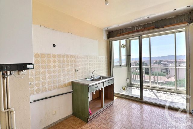 Afficher la photo en grand Appartement T2 à vendre - 2 pièces - 55.0 m2 - ST RAPHAEL - 83 - PROVENCE-ALPES-COTE-D-AZUR - Century 21 Sud Habitat
