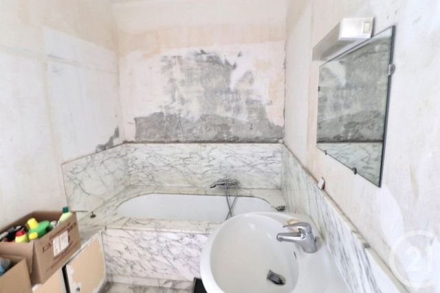 Afficher la photo en grand Appartement T2 à vendre - 2 pièces - 55.0 m2 - ST RAPHAEL - 83 - PROVENCE-ALPES-COTE-D-AZUR - Century 21 Sud Habitat