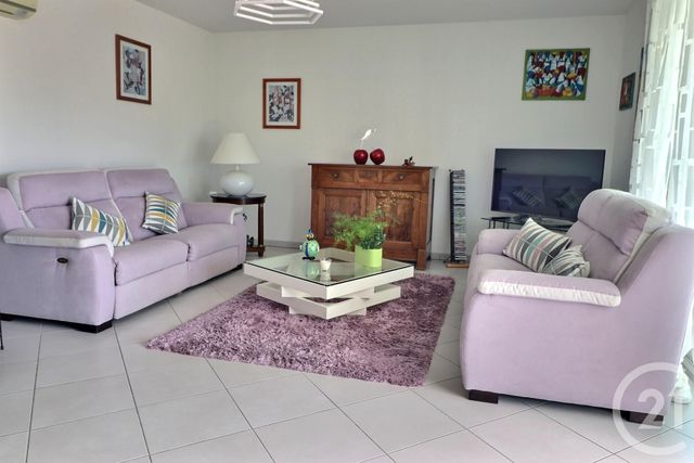 Afficher la photo en grand Appartement T3 à vendre - 3 pièces - 71.12 m2 - ST RAPHAEL - 83 - PROVENCE-ALPES-COTE-D-AZUR - Century 21 Sud Habitat