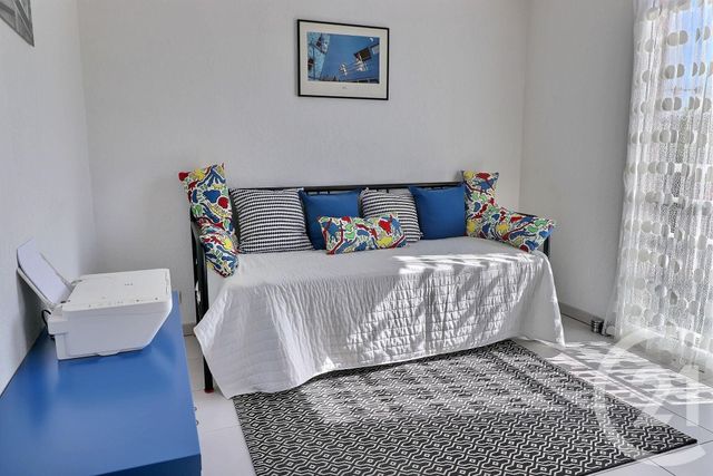 Afficher la photo en grand Appartement T3 à vendre - 3 pièces - 71.12 m2 - ST RAPHAEL - 83 - PROVENCE-ALPES-COTE-D-AZUR - Century 21 Sud Habitat