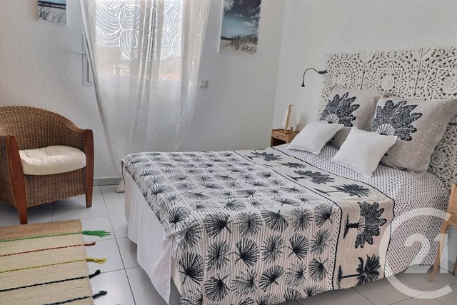 Afficher la photo en grand Appartement T3 à vendre - 3 pièces - 71.12 m2 - ST RAPHAEL - 83 - PROVENCE-ALPES-COTE-D-AZUR - Century 21 Sud Habitat