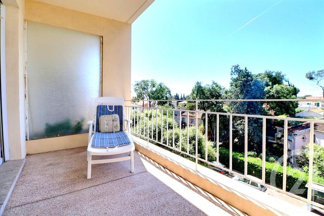 Afficher la photo en grand Appartement T2 à vendre - 2 pièces - 44.38 m2 - ST RAPHAEL - 83 - PROVENCE-ALPES-COTE-D-AZUR - Century 21 Sud Habitat