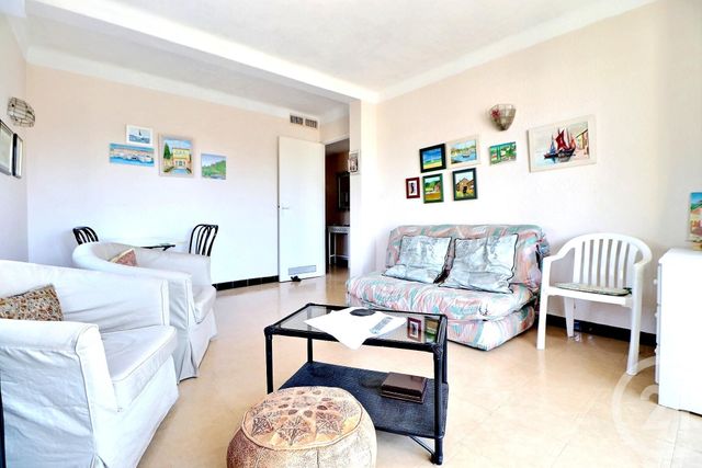 Afficher la photo en grand Appartement T2 à vendre - 2 pièces - 44.38 m2 - ST RAPHAEL - 83 - PROVENCE-ALPES-COTE-D-AZUR - Century 21 Sud Habitat