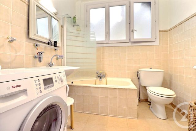 Afficher la photo en grand Appartement T2 à vendre - 2 pièces - 44.38 m2 - ST RAPHAEL - 83 - PROVENCE-ALPES-COTE-D-AZUR - Century 21 Sud Habitat