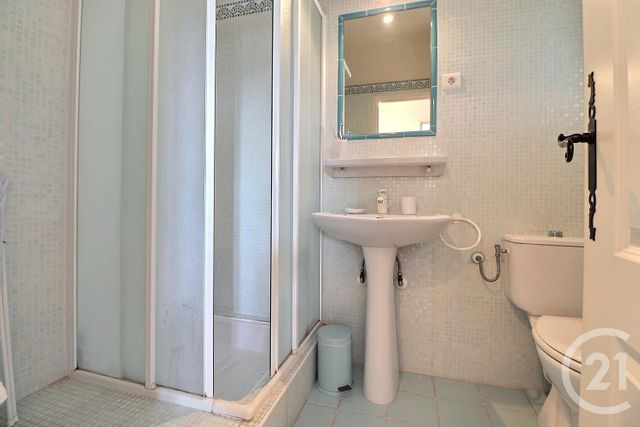 Appartement T2 à vendre - 2 pièces - 43.27 m2 - ST RAPHAEL - 83 - PROVENCE-ALPES-COTE-D-AZUR - Century 21 Sud Habitat