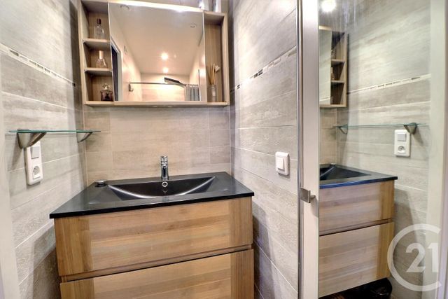 Appartement T4 à vendre - 4 pièces - 100.9 m2 - ST RAPHAEL - 83 - PROVENCE-ALPES-COTE-D-AZUR - Century 21 Sud Habitat