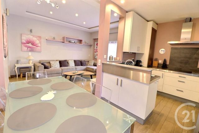 Appartement T4 à vendre - 4 pièces - 100.9 m2 - ST RAPHAEL - 83 - PROVENCE-ALPES-COTE-D-AZUR - Century 21 Sud Habitat