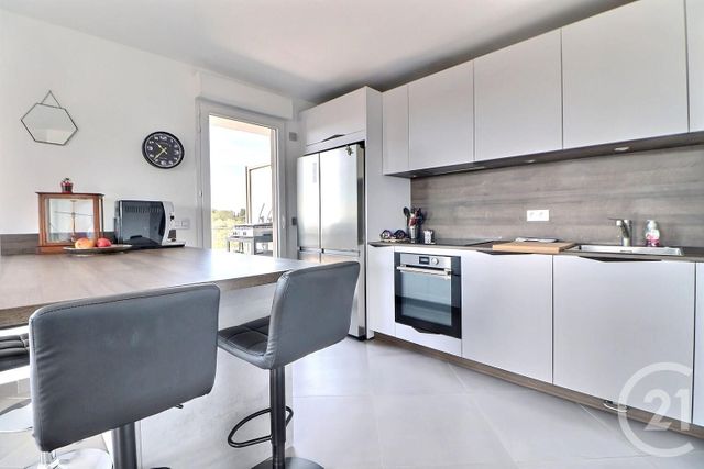 Appartement T3 à vendre - 3 pièces - 75.78 m2 - FREJUS - 83 - PROVENCE-ALPES-COTE-D-AZUR - Century 21 Sud Habitat
