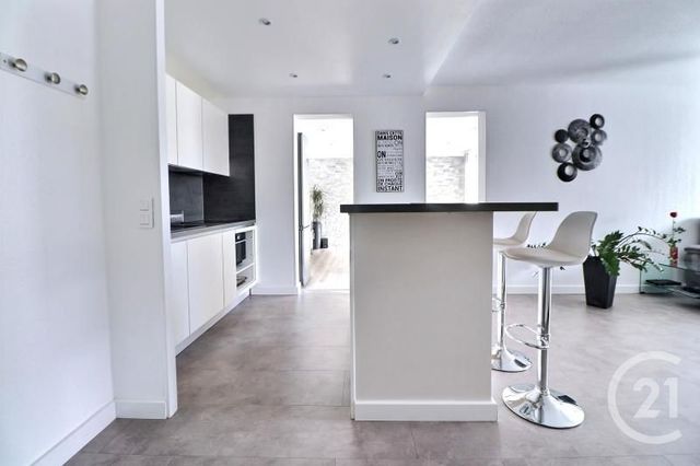 Afficher la photo en grand Appartement T3 à vendre - 3 pièces - 77.0 m2 - FREJUS - 83 - PROVENCE-ALPES-COTE-D-AZUR - Century 21 Sud Habitat