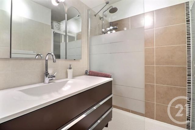 Afficher la photo en grand Appartement T3 à vendre - 3 pièces - 77.0 m2 - FREJUS - 83 - PROVENCE-ALPES-COTE-D-AZUR - Century 21 Sud Habitat