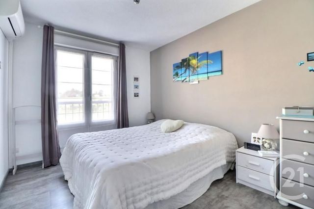 Afficher la photo en grand Appartement T3 à vendre - 3 pièces - 77.0 m2 - FREJUS - 83 - PROVENCE-ALPES-COTE-D-AZUR - Century 21 Sud Habitat