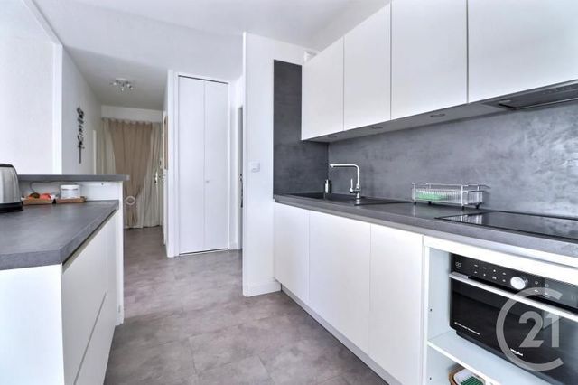 Afficher la photo en grand Appartement T3 à vendre - 3 pièces - 77.0 m2 - FREJUS - 83 - PROVENCE-ALPES-COTE-D-AZUR - Century 21 Sud Habitat