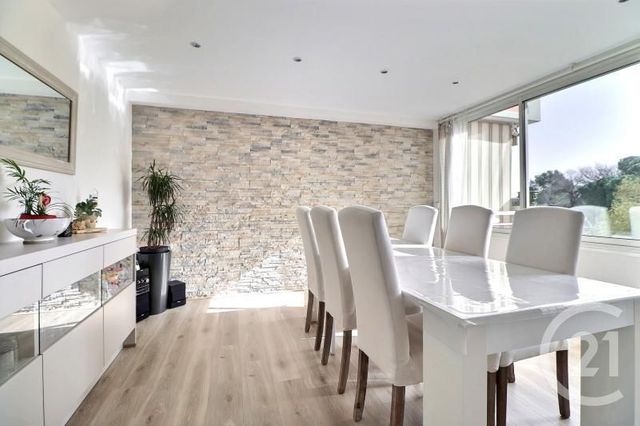 Afficher la photo en grand Appartement T3 à vendre - 3 pièces - 77.0 m2 - FREJUS - 83 - PROVENCE-ALPES-COTE-D-AZUR - Century 21 Sud Habitat