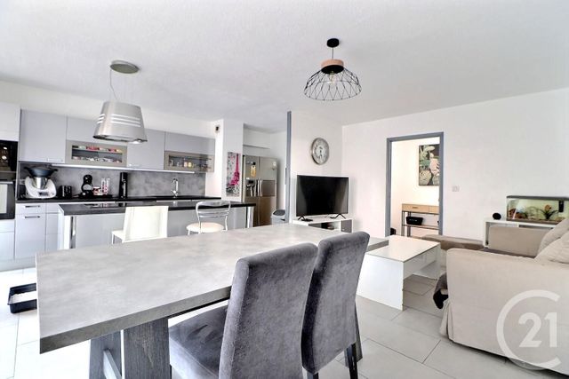 Appartement T3 à vendre - 3 pièces - 76.53 m2 - ST RAPHAEL - 83 - PROVENCE-ALPES-COTE-D-AZUR - Century 21 Sud Habitat