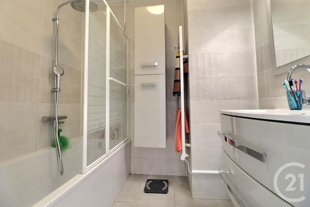 Appartement T3 à vendre - 3 pièces - 76.53 m2 - ST RAPHAEL - 83 - PROVENCE-ALPES-COTE-D-AZUR - Century 21 Sud Habitat