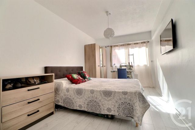 Appartement T3 à vendre - 3 pièces - 76.53 m2 - ST RAPHAEL - 83 - PROVENCE-ALPES-COTE-D-AZUR - Century 21 Sud Habitat