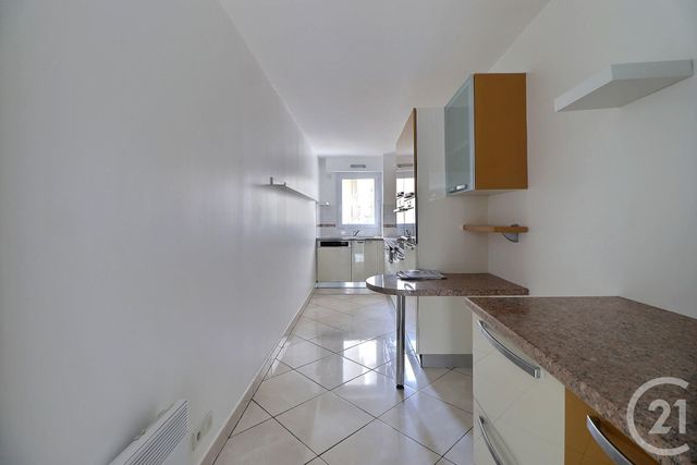 Afficher la photo en grand Appartement T3 à vendre - 3 pièces - 75.0 m2 - ST RAPHAEL - 83 - PROVENCE-ALPES-COTE-D-AZUR - Century 21 Sud Habitat