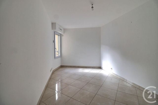 Afficher la photo en grand Appartement T3 à vendre - 3 pièces - 75.0 m2 - ST RAPHAEL - 83 - PROVENCE-ALPES-COTE-D-AZUR - Century 21 Sud Habitat