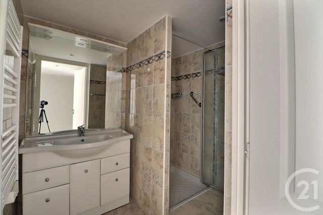 Afficher la photo en grand Appartement T3 à vendre - 3 pièces - 75.0 m2 - ST RAPHAEL - 83 - PROVENCE-ALPES-COTE-D-AZUR - Century 21 Sud Habitat