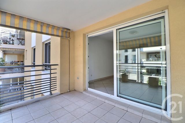 Afficher la photo en grand Appartement T3 à vendre - 3 pièces - 75.0 m2 - ST RAPHAEL - 83 - PROVENCE-ALPES-COTE-D-AZUR - Century 21 Sud Habitat