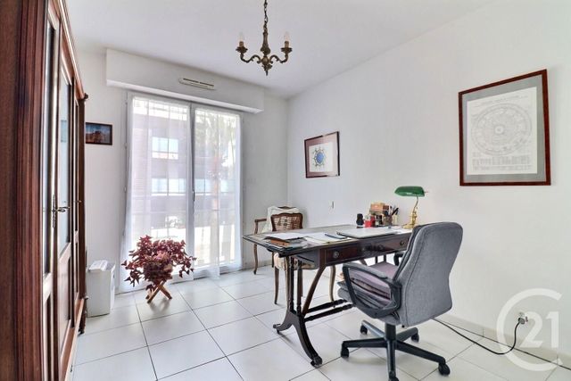 Appartement F4 à vendre - 4 pièces - 105.69 m2 - ST RAPHAEL - 83 - PROVENCE-ALPES-COTE-D-AZUR - Century 21 Sud Habitat