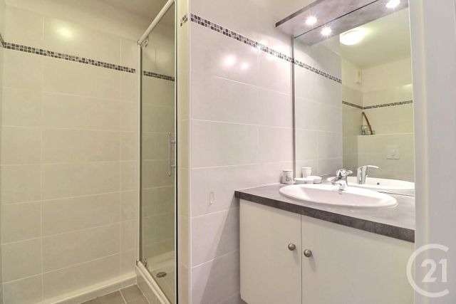 Appartement F4 à vendre - 4 pièces - 105.69 m2 - ST RAPHAEL - 83 - PROVENCE-ALPES-COTE-D-AZUR - Century 21 Sud Habitat