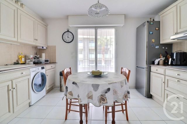 Appartement F4 à vendre - 4 pièces - 105.69 m2 - ST RAPHAEL - 83 - PROVENCE-ALPES-COTE-D-AZUR - Century 21 Sud Habitat