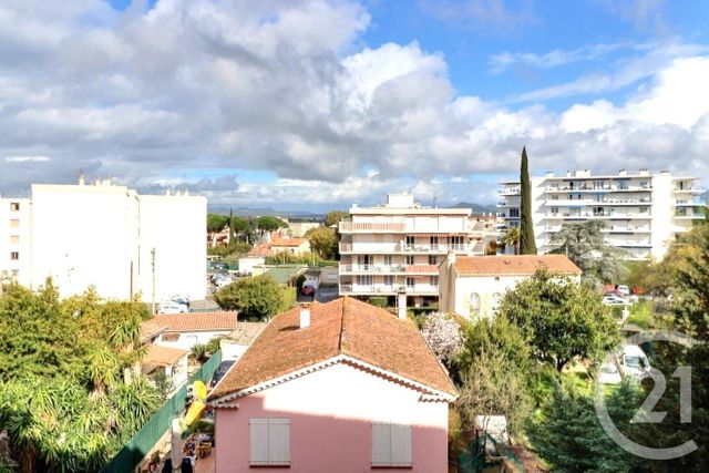 Appartement F3 bis à vendre - 4 pièces - 85.99 m2 - ST RAPHAEL - 83 - PROVENCE-ALPES-COTE-D-AZUR - Century 21 Sud Habitat