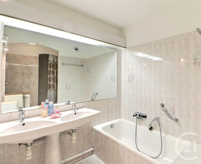 Appartement F3 bis à vendre - 4 pièces - 85.99 m2 - ST RAPHAEL - 83 - PROVENCE-ALPES-COTE-D-AZUR - Century 21 Sud Habitat