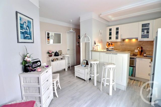 Appartement T2 à vendre - 2 pièces - 29.0 m2 - ST RAPHAEL - 83 - PROVENCE-ALPES-COTE-D-AZUR - Century 21 Sud Habitat