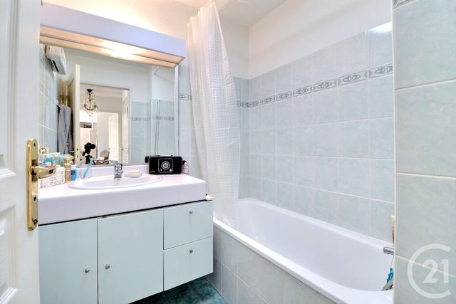 Appartement T4 à vendre - 4 pièces - 104.53 m2 - ST RAPHAEL - 83 - PROVENCE-ALPES-COTE-D-AZUR - Century 21 Sud Habitat