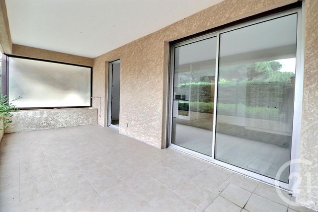 Afficher la photo en grand Appartement F1 à vendre - 1 pièce - 33.0 m2 - ST RAPHAEL - 83 - PROVENCE-ALPES-COTE-D-AZUR - Century 21 Sud Habitat
