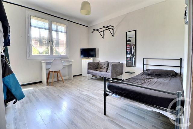 Afficher la photo en grand Appartement T4 à vendre - 4 pièces - 98.68 m2 - ST RAPHAEL - 83 - PROVENCE-ALPES-COTE-D-AZUR - Century 21 Sud Habitat