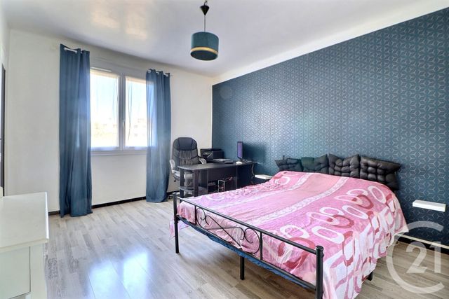 Afficher la photo en grand Appartement T4 à vendre - 4 pièces - 98.68 m2 - ST RAPHAEL - 83 - PROVENCE-ALPES-COTE-D-AZUR - Century 21 Sud Habitat
