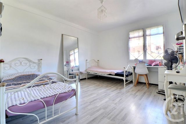 Afficher la photo en grand Appartement T4 à vendre - 4 pièces - 98.68 m2 - ST RAPHAEL - 83 - PROVENCE-ALPES-COTE-D-AZUR - Century 21 Sud Habitat