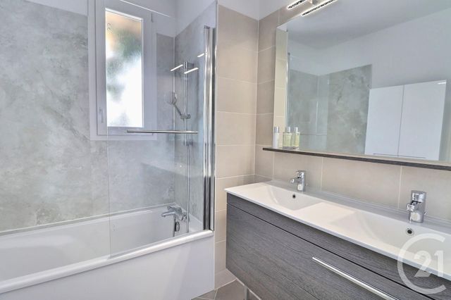 Appartement T4 à vendre - 4 pièces - 86.91 m2 - FREJUS - 83 - PROVENCE-ALPES-COTE-D-AZUR - Century 21 Sud Habitat