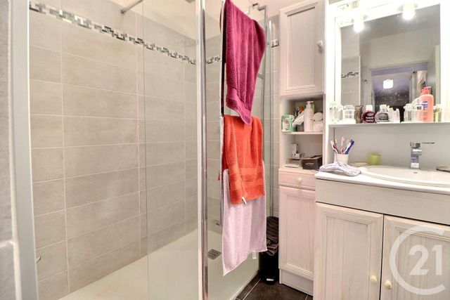 Afficher la photo en grand Appartement T3 à vendre - 3 pièces - 67.0 m2 - FREJUS - 83 - PROVENCE-ALPES-COTE-D-AZUR - Century 21 Sud Habitat