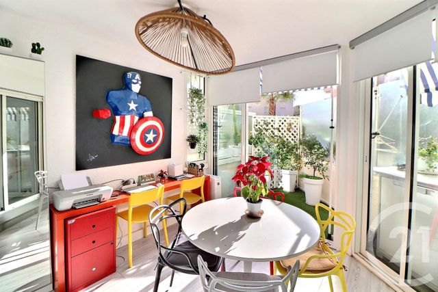 Afficher la photo en grand Appartement T3 à vendre - 3 pièces - 60.0 m2 - ST RAPHAEL - 83 - PROVENCE-ALPES-COTE-D-AZUR - Century 21 Sud Habitat